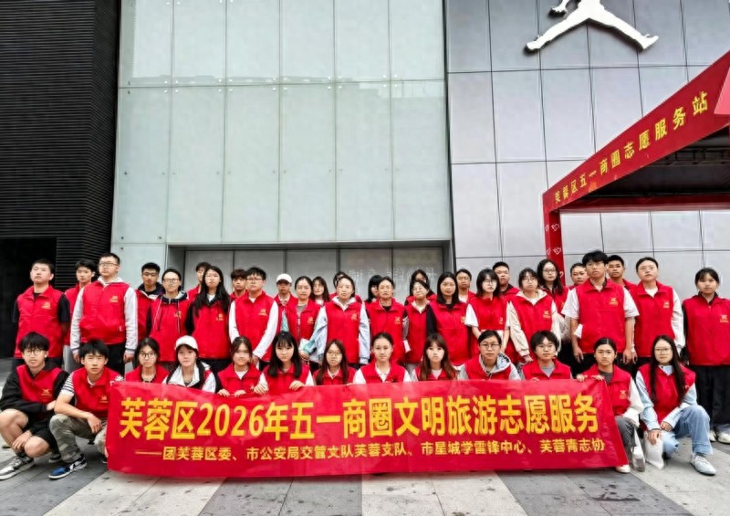 国庆我在岗 千余名青年志愿者护航国庆文明旅游